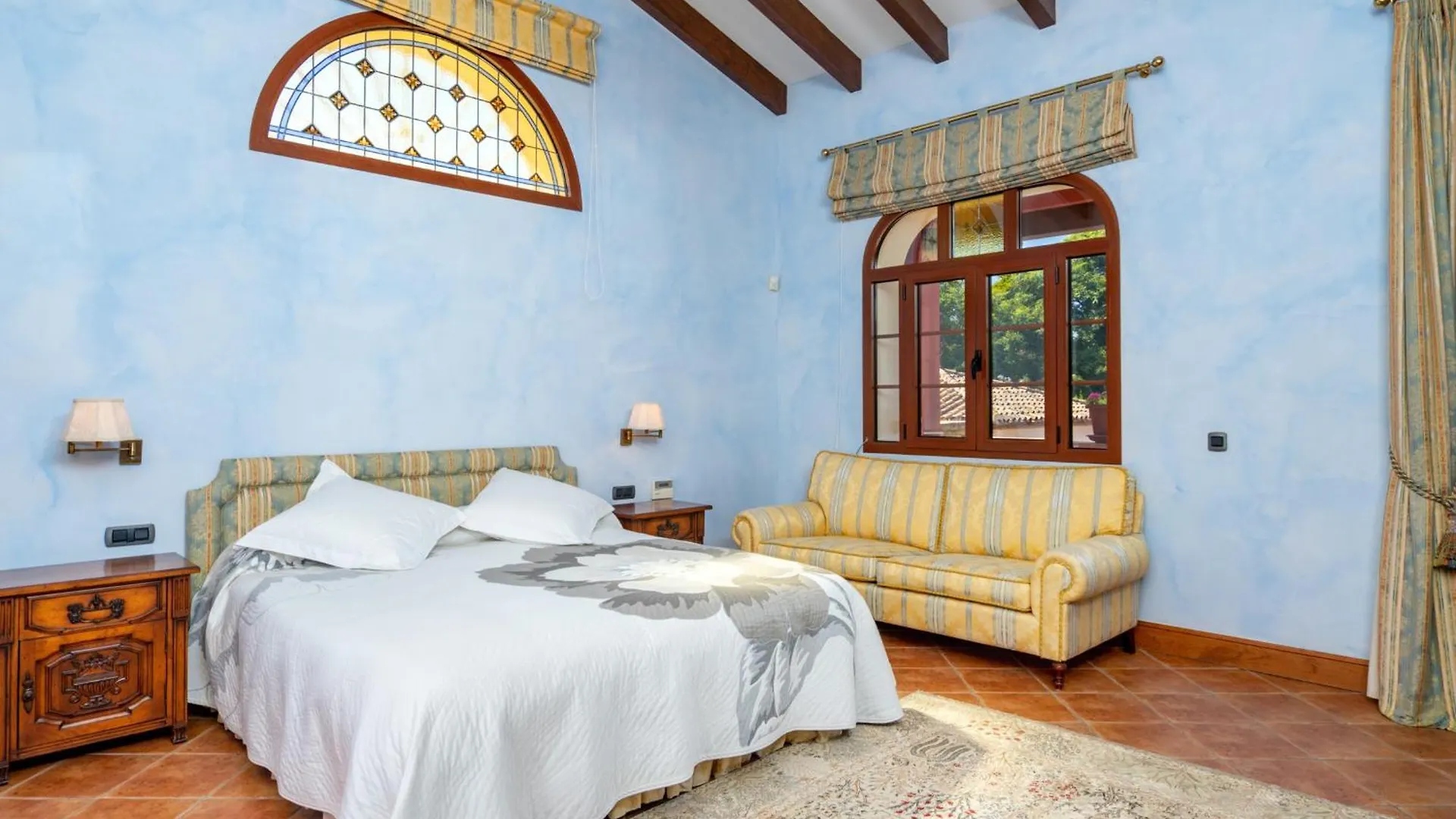 Luxury Villa In Guadalmina マルベーリャ スペイン