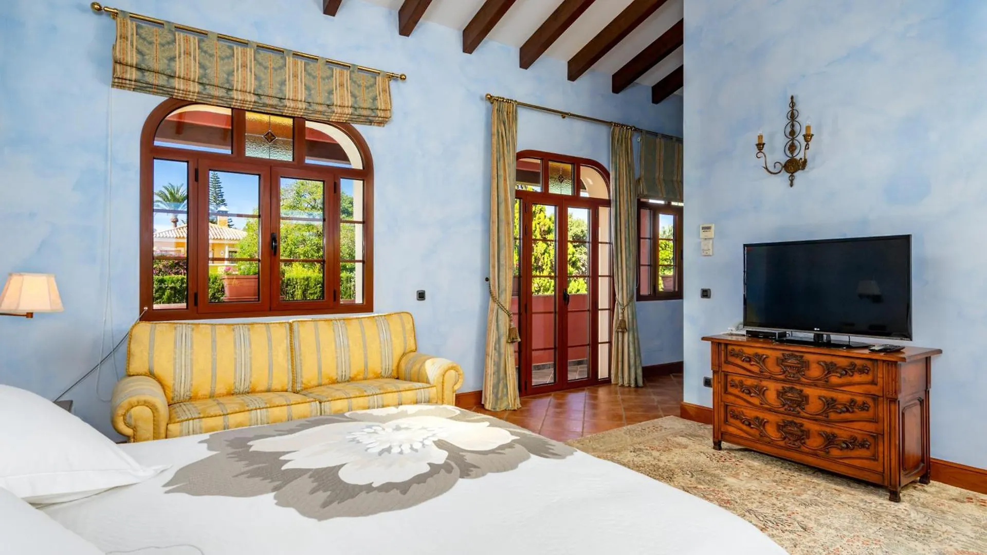 Luxury Villa In Guadalmina マルベーリャ 0*,