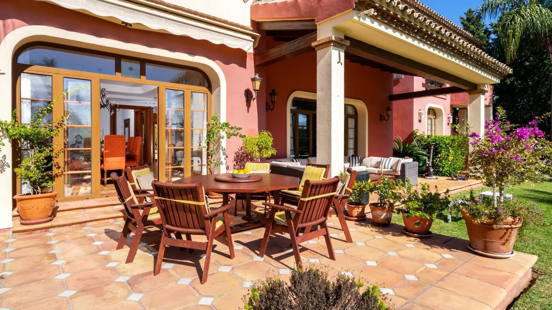 Luxury Villa In Guadalmina マルベーリャ