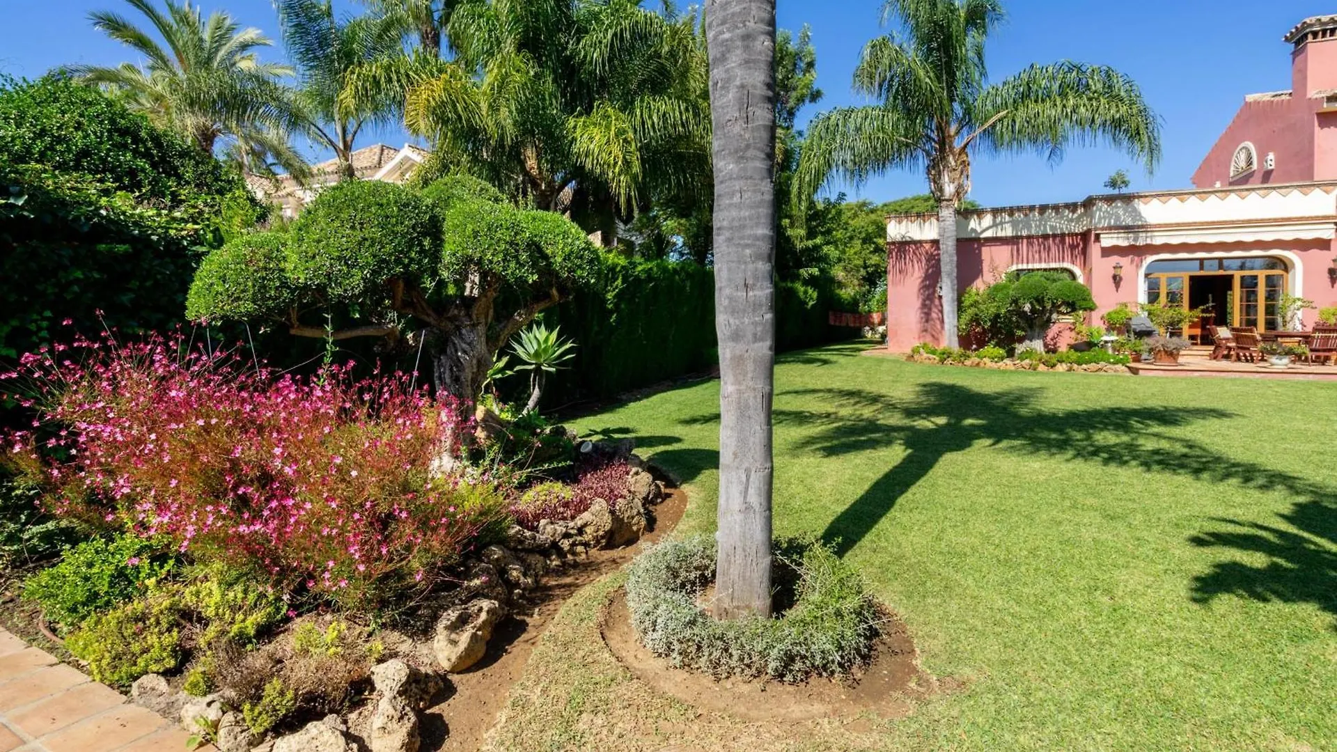 Luxury Villa In Guadalmina マルベーリャ