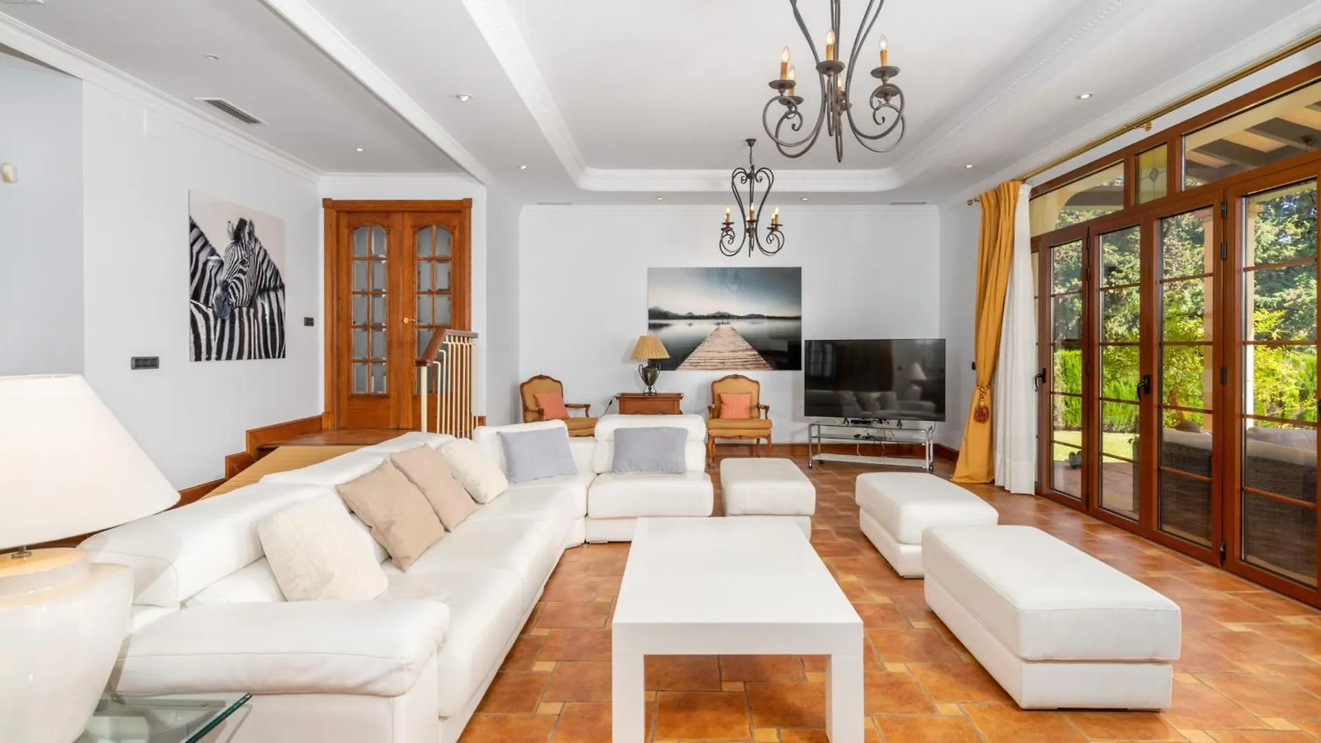 Luxury Villa In Guadalmina マルベーリャ