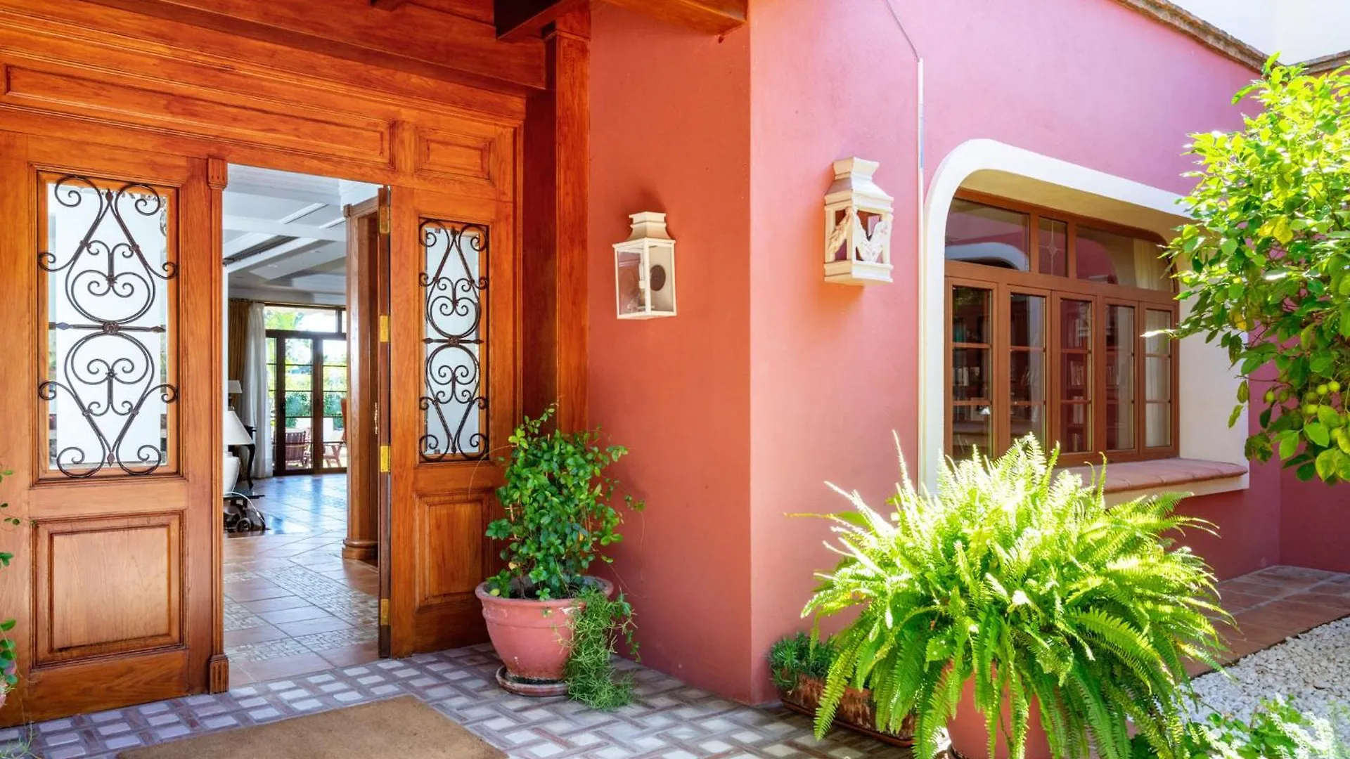 Luxury Villa In Guadalmina マルベーリャ
